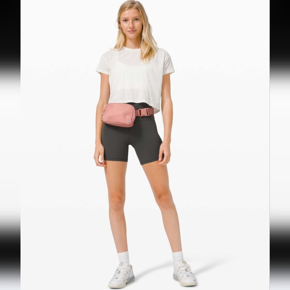 Lululemon Everywhere Belt Bag 1L Pastel Pink - Picture 2 of 14